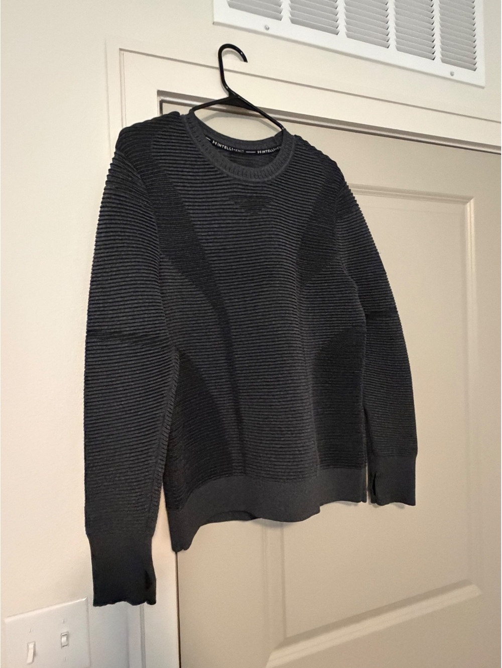 Ua crew neck